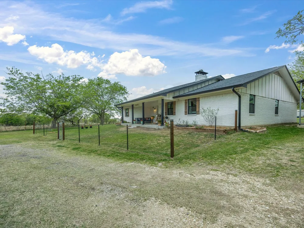 15720 W Highway 22 Blooming Grove, TX 76626