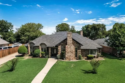 1011 Briar Hill Circle