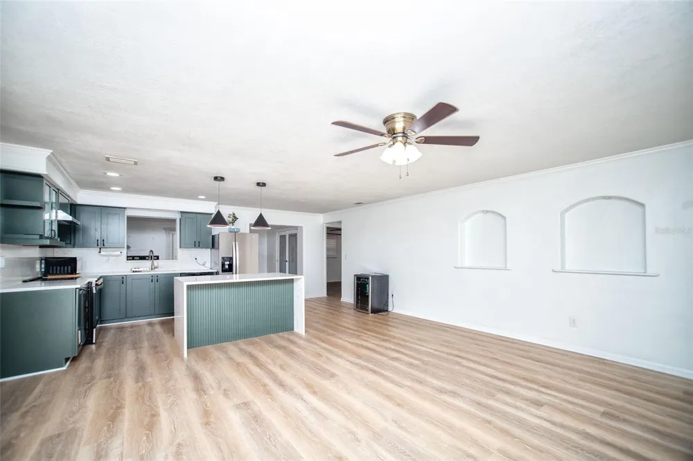 989 8TH AVENUE NE Largo, FL 33770