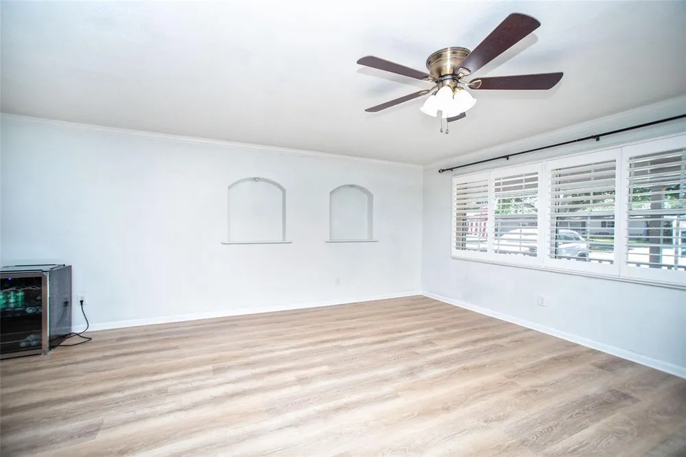 989 8TH AVENUE NE Largo, FL 33770