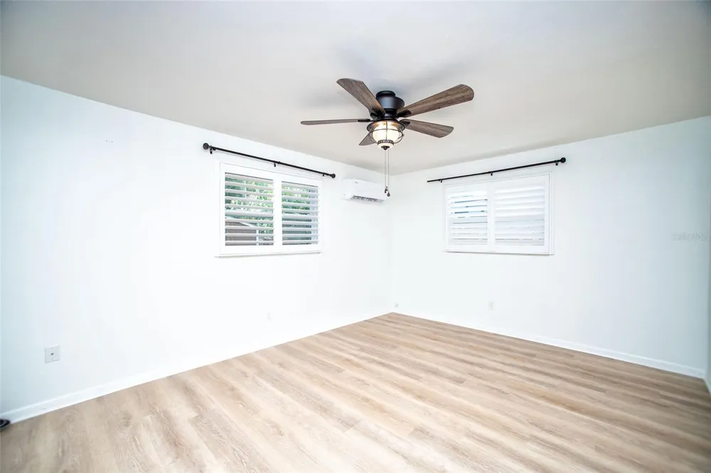 989 8TH AVENUE NE Largo, FL 33770