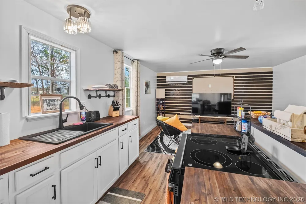 448933 Hwy 100 Vian, OK 74962