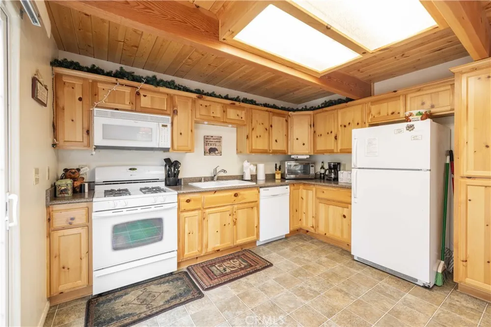 143 Santa Barbara Sugarloaf, CA 92386