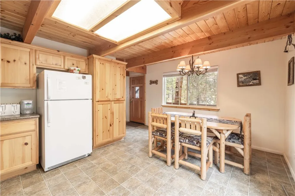 143 Santa Barbara Sugarloaf, CA 92386