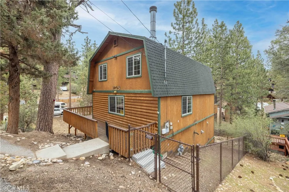 143 Santa Barbara Sugarloaf, CA 92386