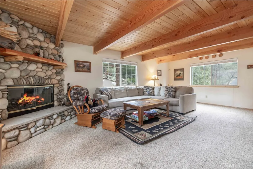 143 Santa Barbara Sugarloaf, CA 92386