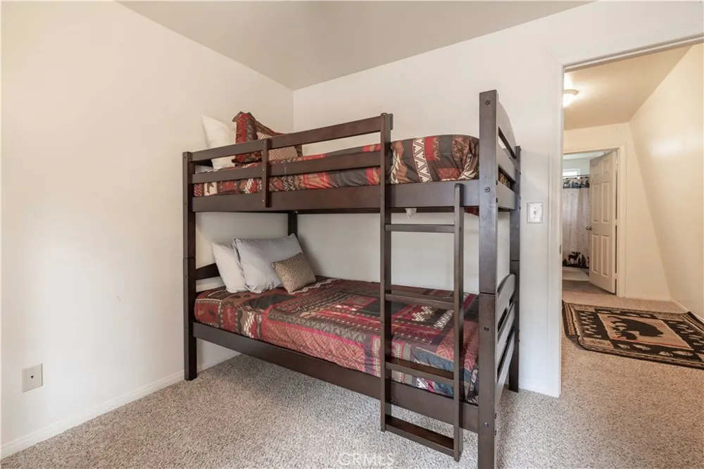 143 Santa Barbara Sugarloaf, CA 92386