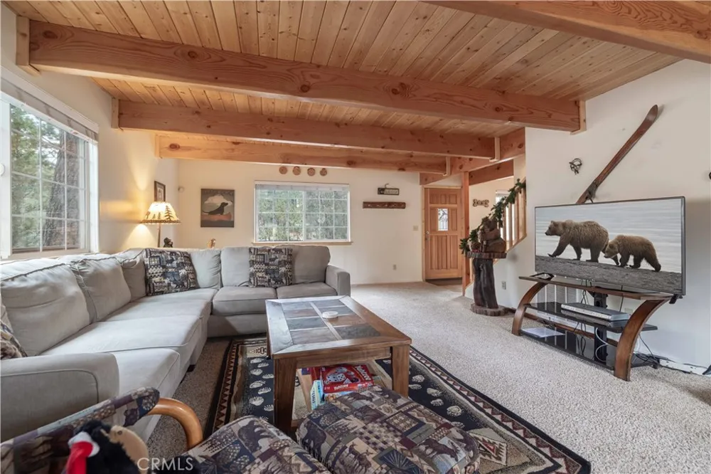 143 Santa Barbara Sugarloaf, CA 92386