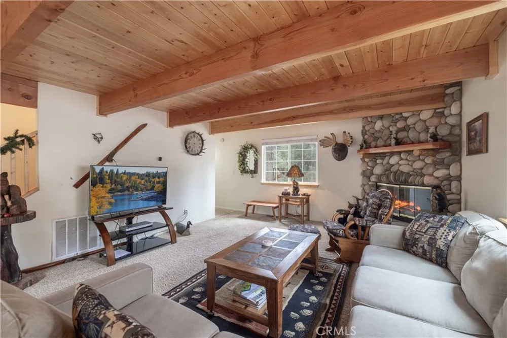 143 Santa Barbara Sugarloaf, CA 92386