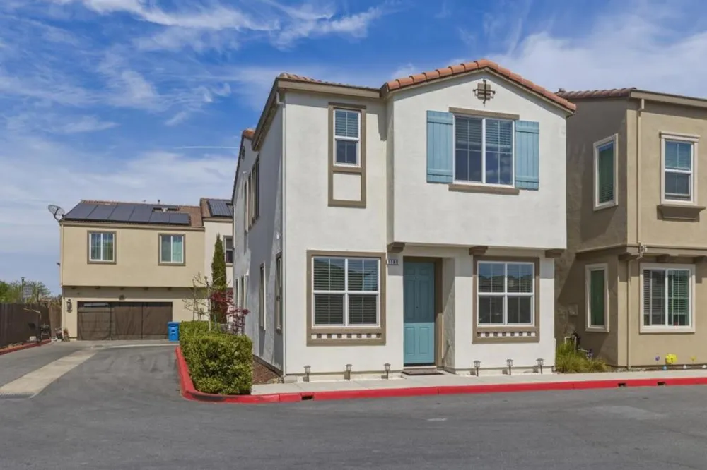 1180 Julia Circle Hollister, CA 95023
