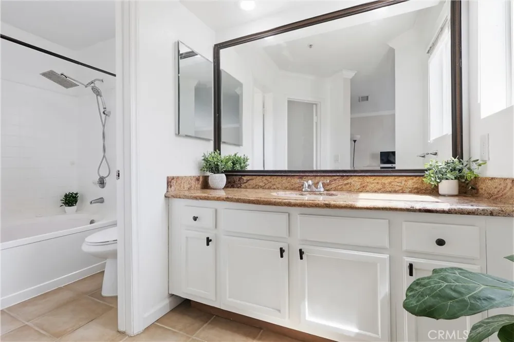 1980 Las Colinas Circle #308 Corona, CA 92879