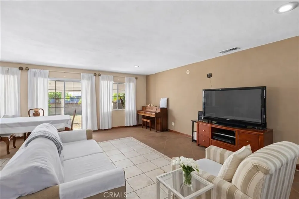 9370 Dorrington Arleta, CA 91331