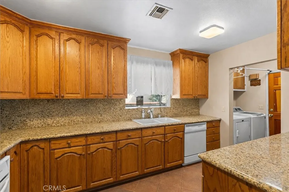 9370 Dorrington Arleta, CA 91331