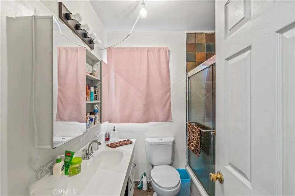 9370 Dorrington Arleta, CA 91331