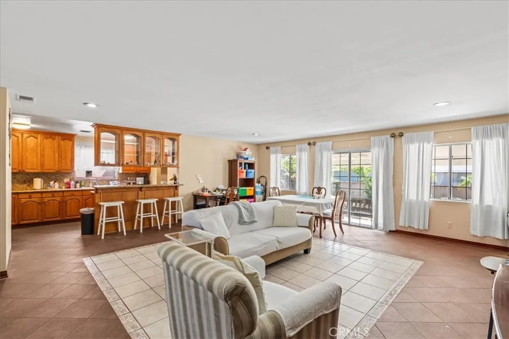 9370 Dorrington Arleta, CA 91331