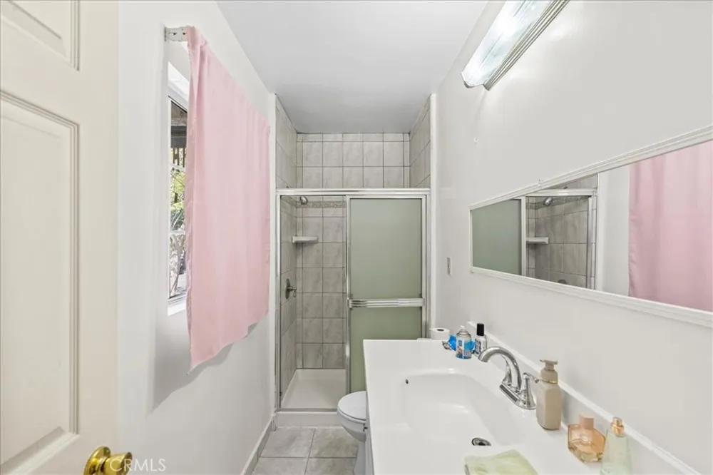 9370 Dorrington Arleta, CA 91331