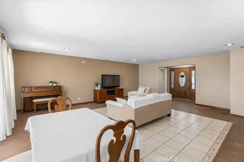9370 Dorrington Arleta, CA 91331