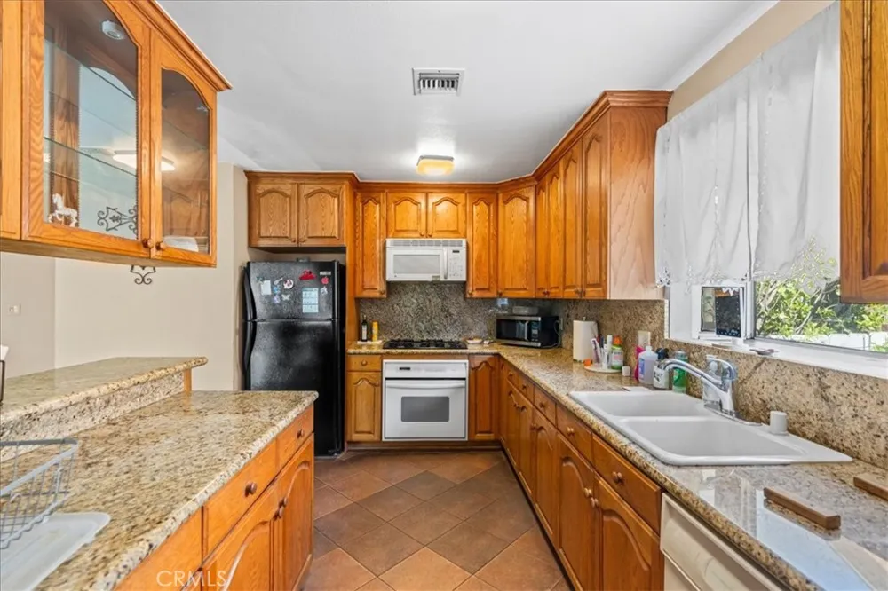 9370 Dorrington Arleta, CA 91331