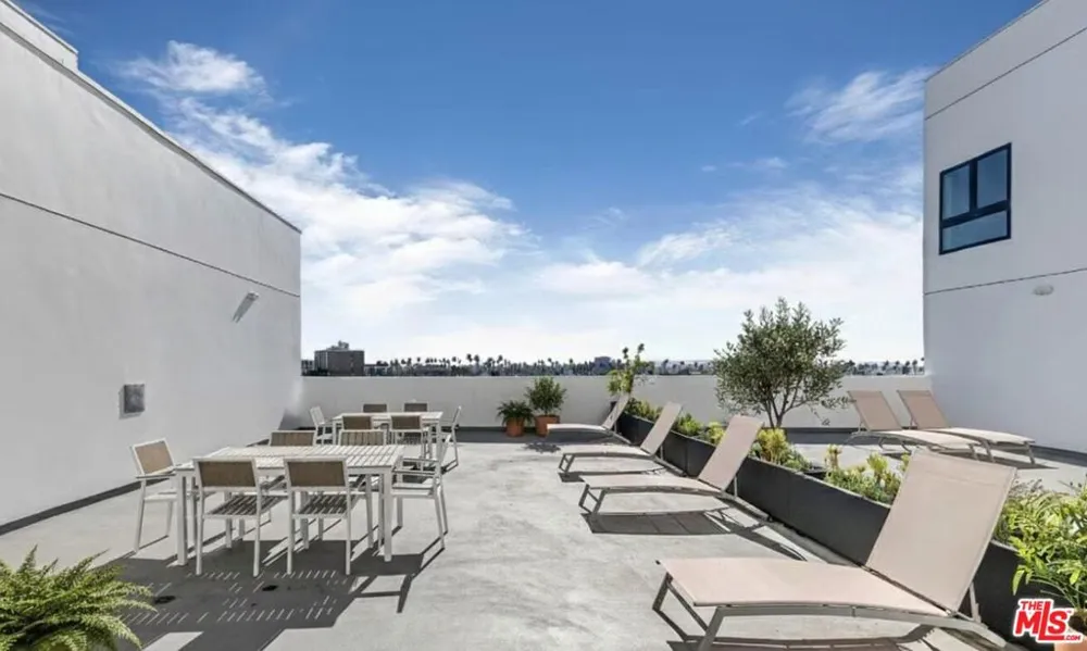 825 S Coronado Street #404 Los Angeles, CA 90057