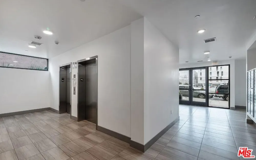 825 S Coronado Street #404 Los Angeles, CA 90057