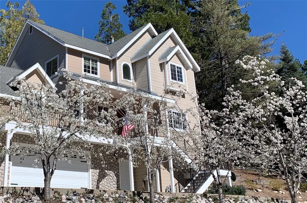 197 Massive Road Lake Arrowhead, CA 92317