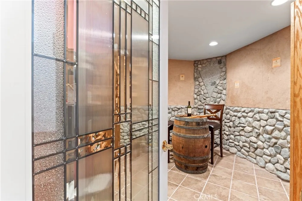 197 Massive Road Lake Arrowhead, CA 92317