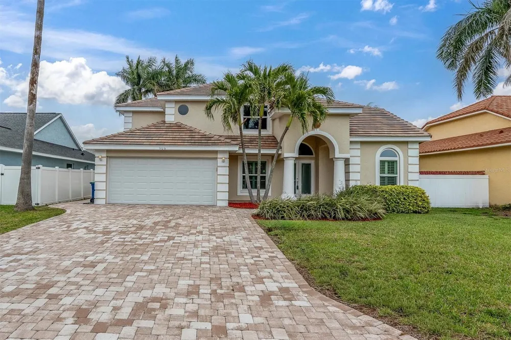 906 LANDMARK CIRCLE S Tierra Verde, FL 33715
