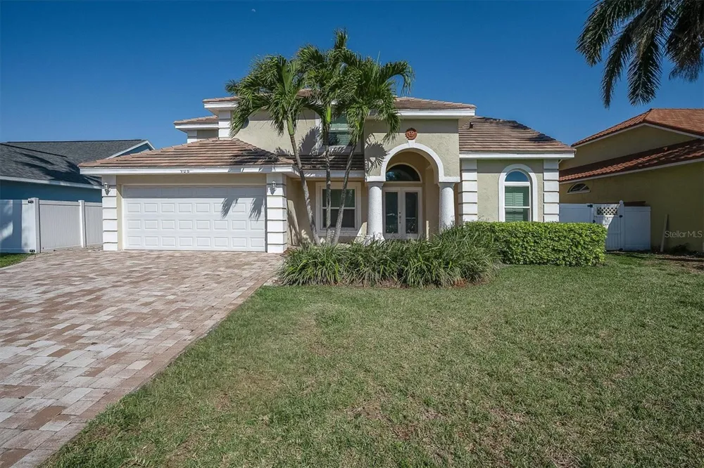 906 LANDMARK CIRCLE S Tierra Verde, FL 33715