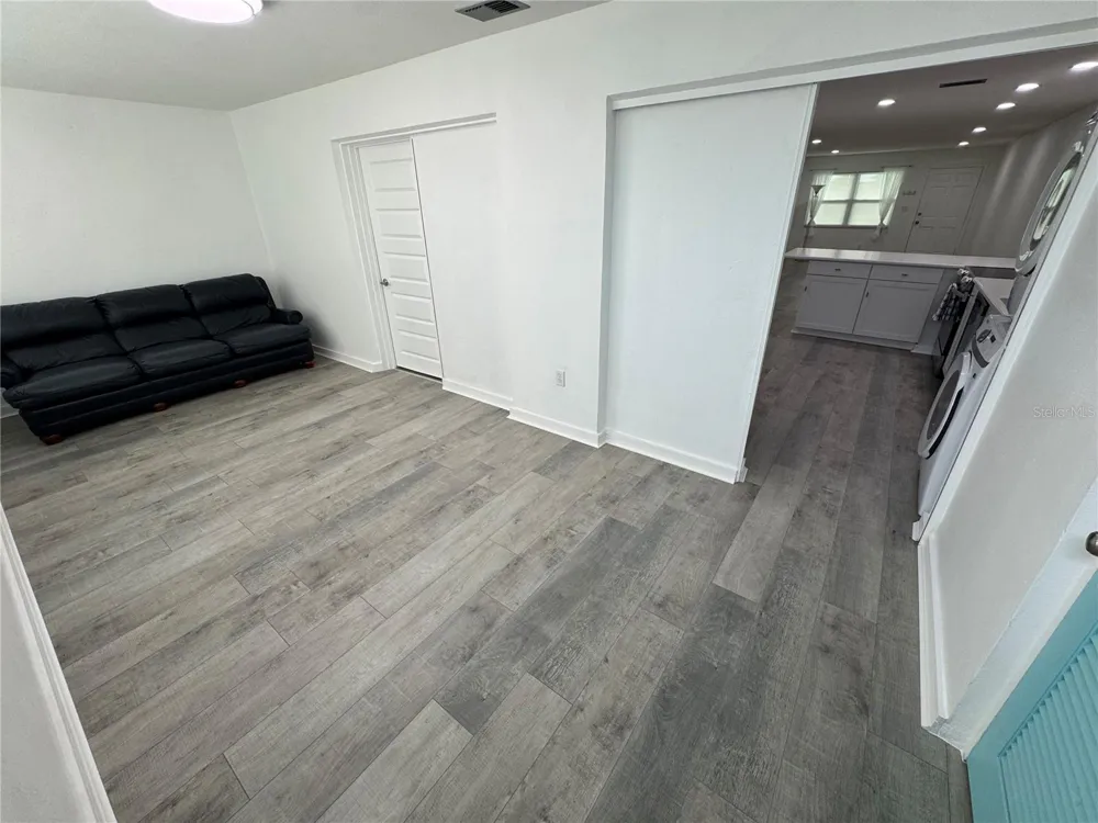5720 13TH AVENUE #106B St Petersburg, FL 33710