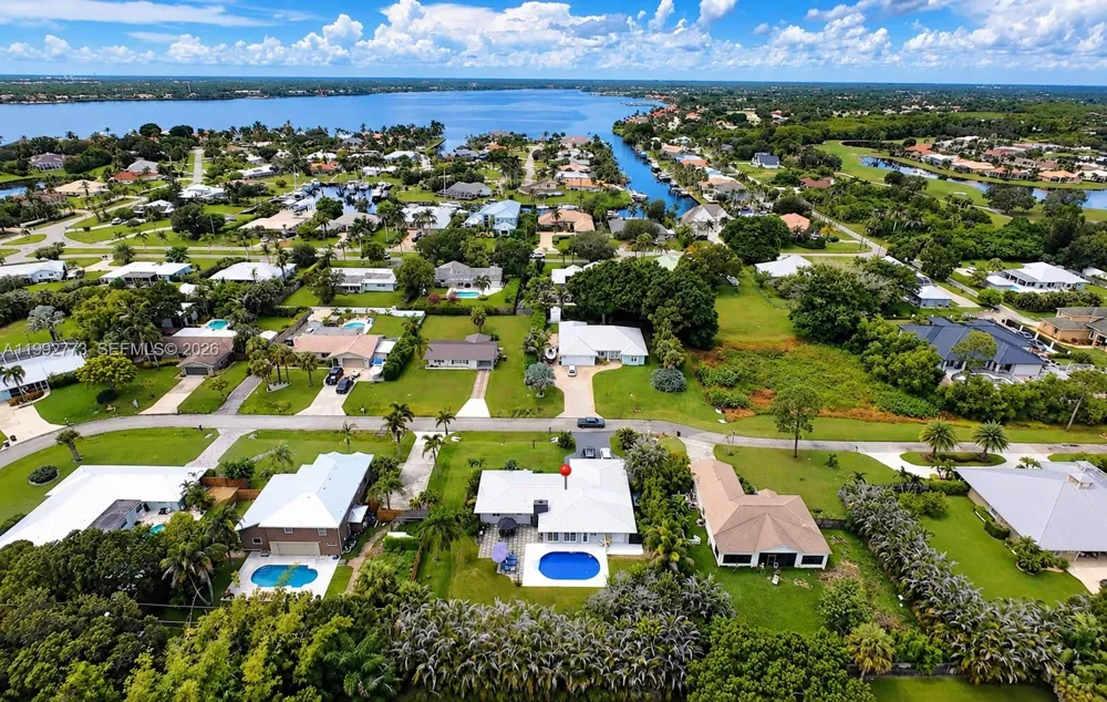 2497 NW South Manor Ave Stuart, FL 34994