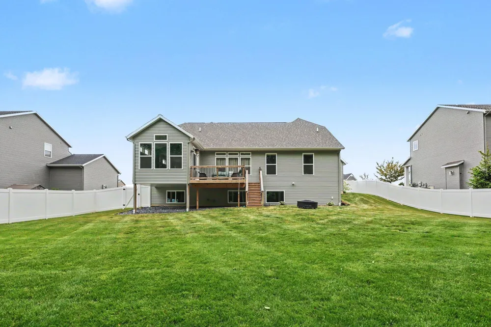 7460 Thistle Street Allendale, MI 49401