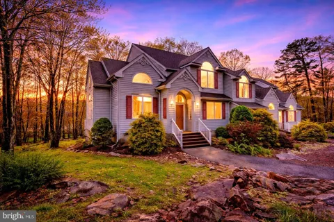 52 LAURELWOODS DRIVE