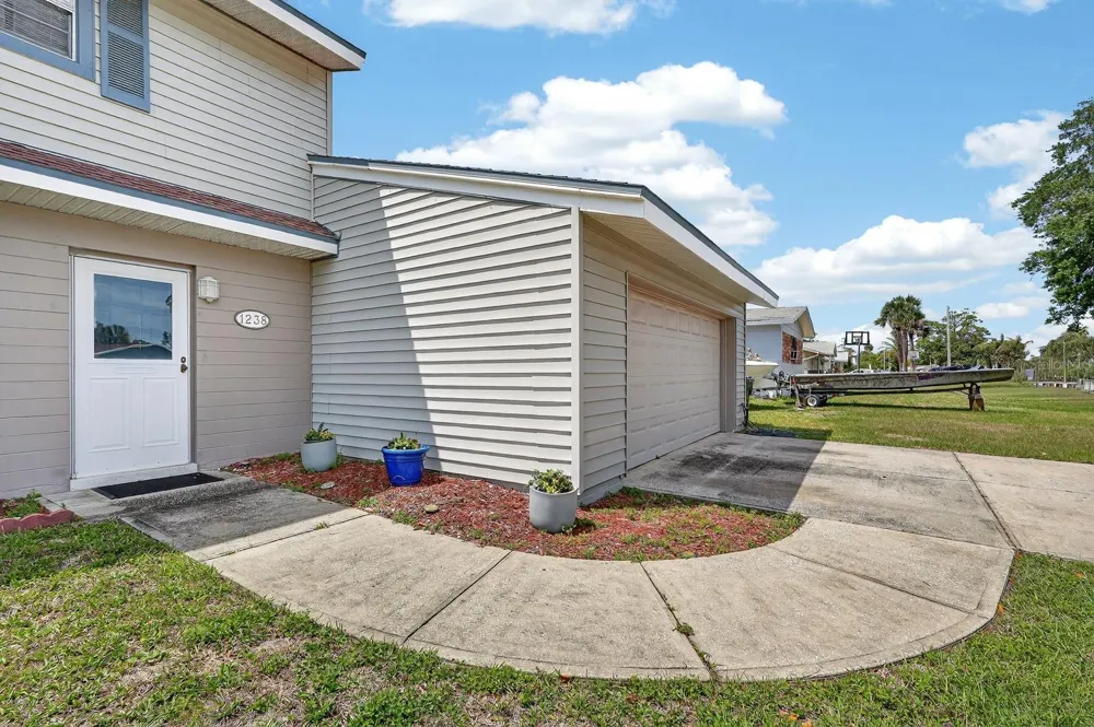 1238 SUWANEE ROAD Daytona Beach, FL 32114