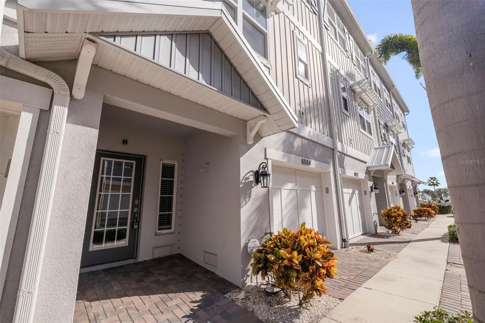6064 MOORINGS DRIVE S St Petersburg, FL 33712