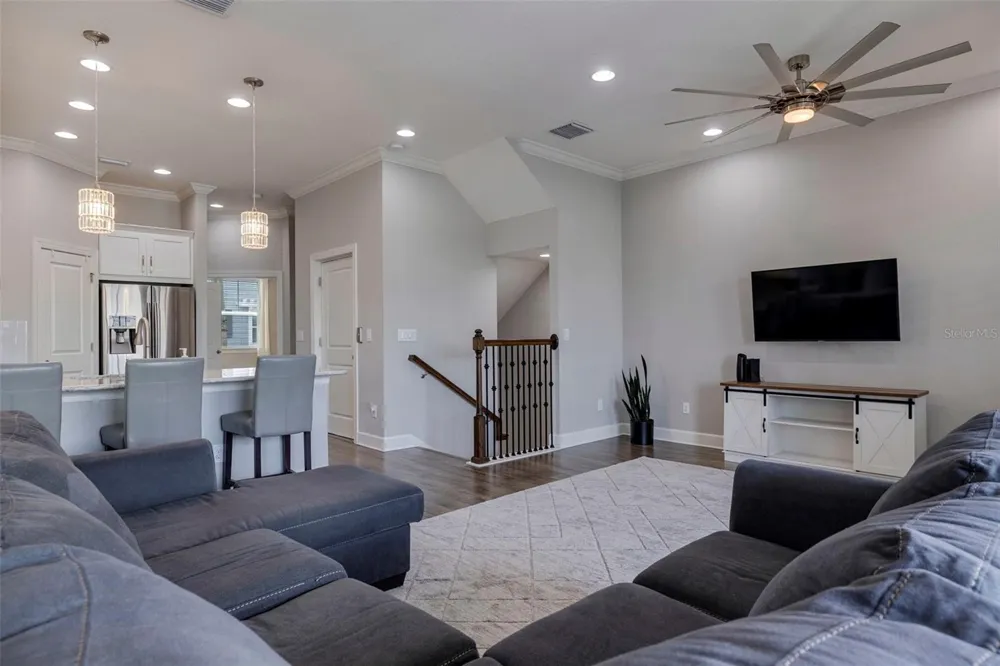 6064 MOORINGS DRIVE S St Petersburg, FL 33712