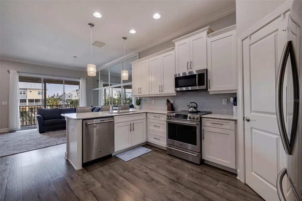 6064 MOORINGS DRIVE S St Petersburg, FL 33712