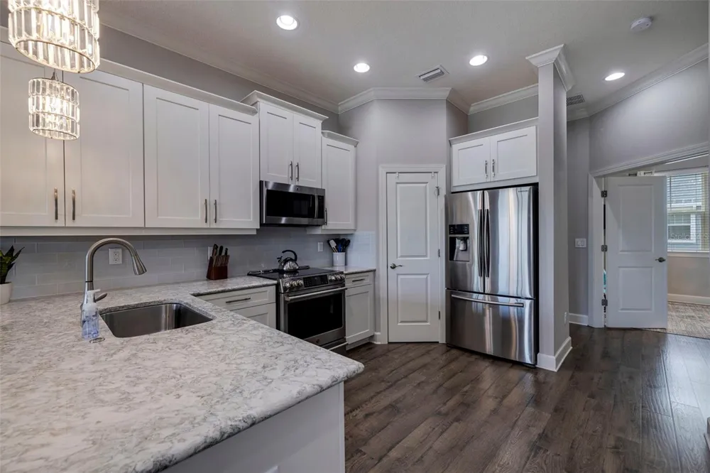 6064 MOORINGS DRIVE S St Petersburg, FL 33712