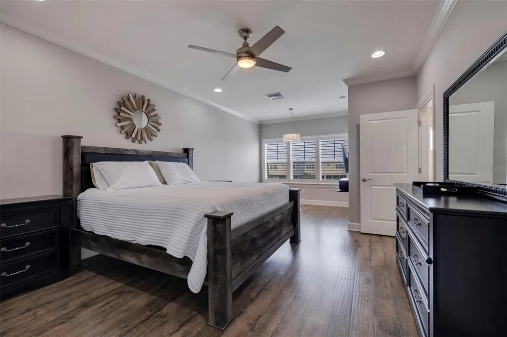 6064 MOORINGS DRIVE S St Petersburg, FL 33712