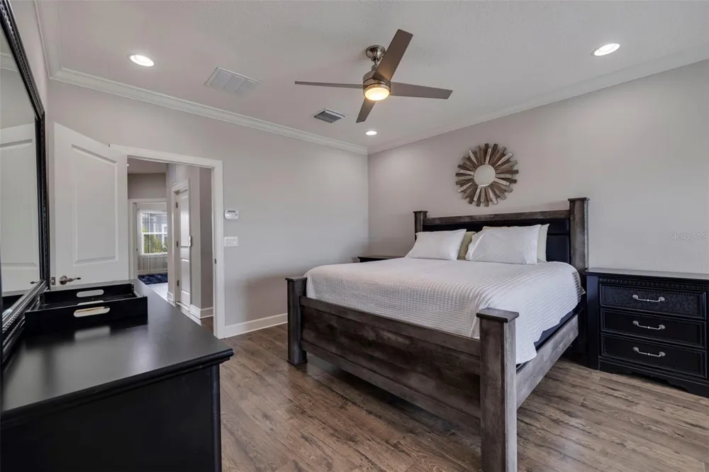 6064 MOORINGS DRIVE S St Petersburg, FL 33712