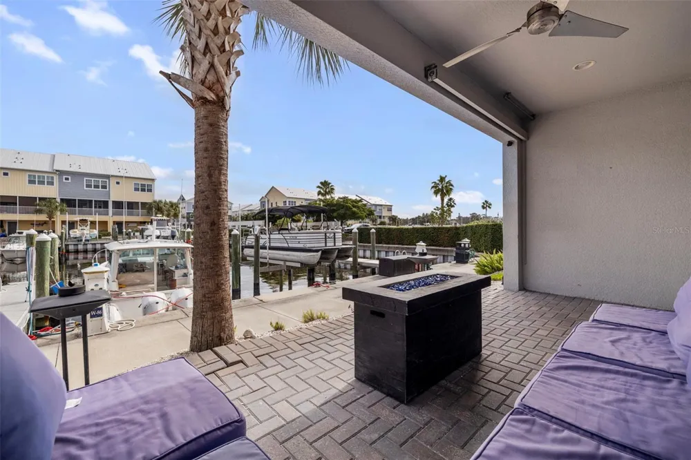 6064 MOORINGS DRIVE S St Petersburg, FL 33712