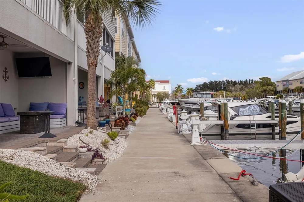 6064 MOORINGS DRIVE S St Petersburg, FL 33712