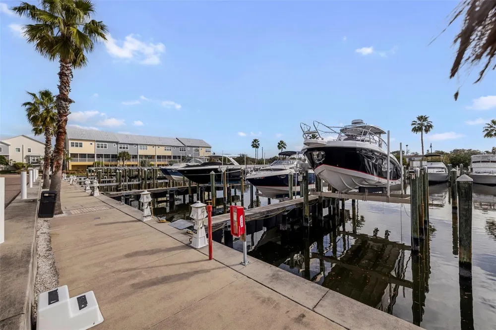6064 MOORINGS DRIVE S St Petersburg, FL 33712