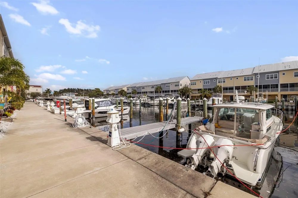6064 MOORINGS DRIVE S St Petersburg, FL 33712