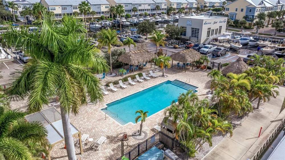 6064 MOORINGS DRIVE S St Petersburg, FL 33712
