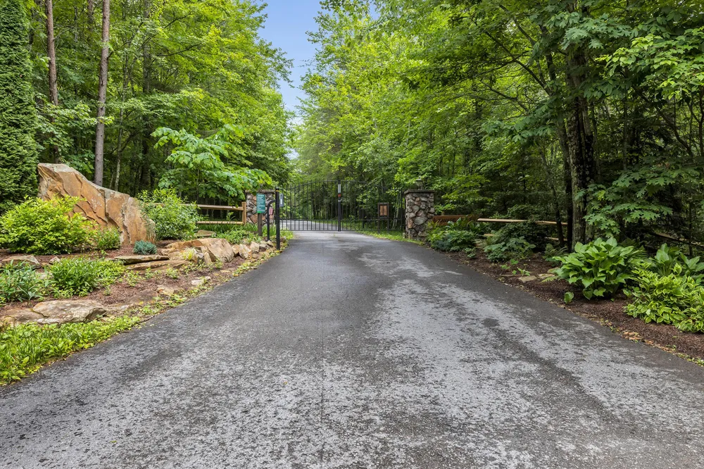916 Rim Drive Coalmont, TN 37313