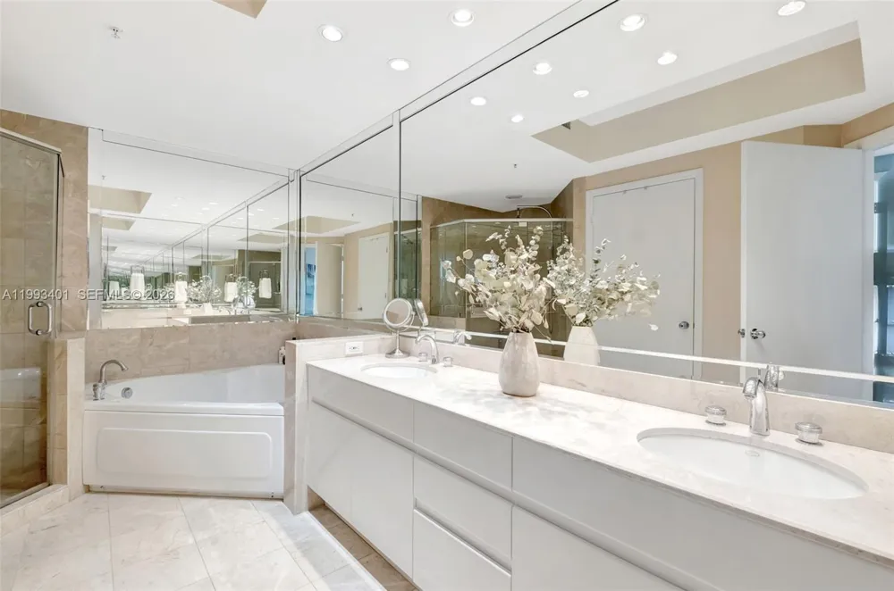 848 Brickell Key Dr #2605 Miami, FL 33131