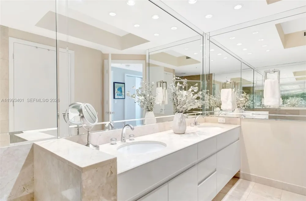 848 Brickell Key Dr #2605 Miami, FL 33131