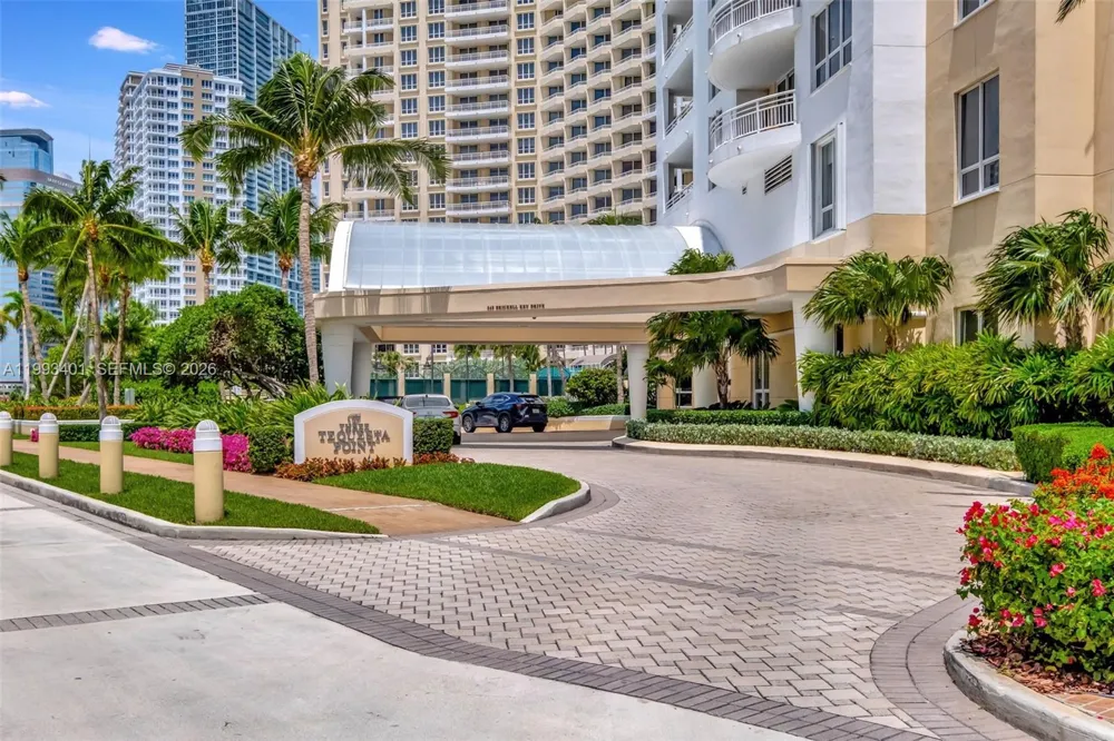 848 Brickell Key Dr #2605 Miami, FL 33131