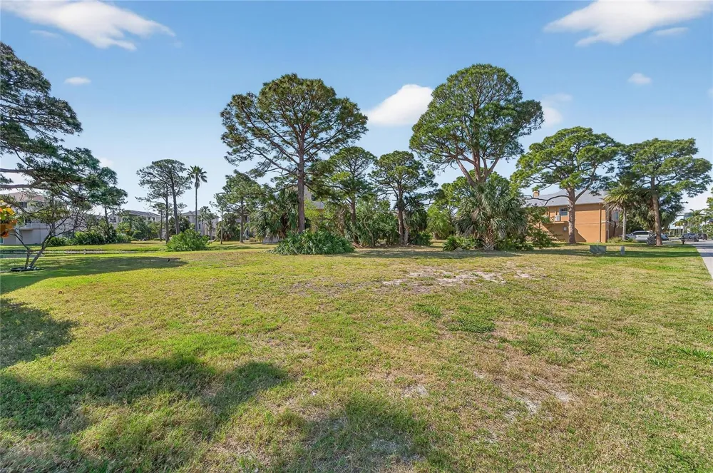 HARBOUR WATCH CIRCLE Tarpon Springs, FL 34689