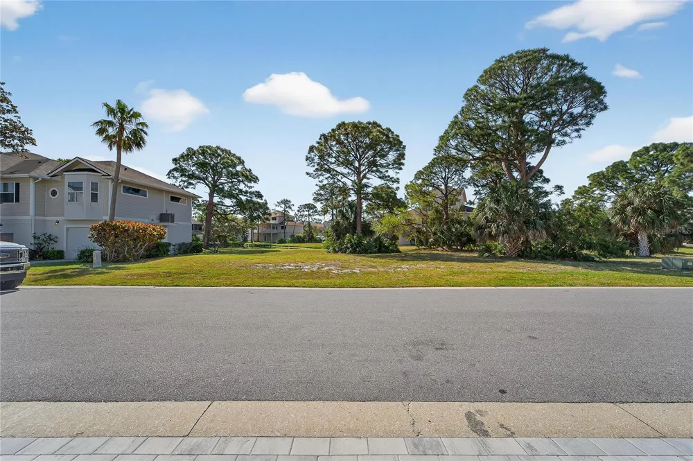 HARBOUR WATCH CIRCLE Tarpon Springs, FL 34689